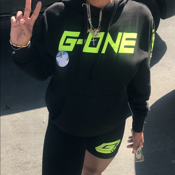 Red with white g-one logo Very comfortable and very warm joggers and hoodie - Picture 3 of 6